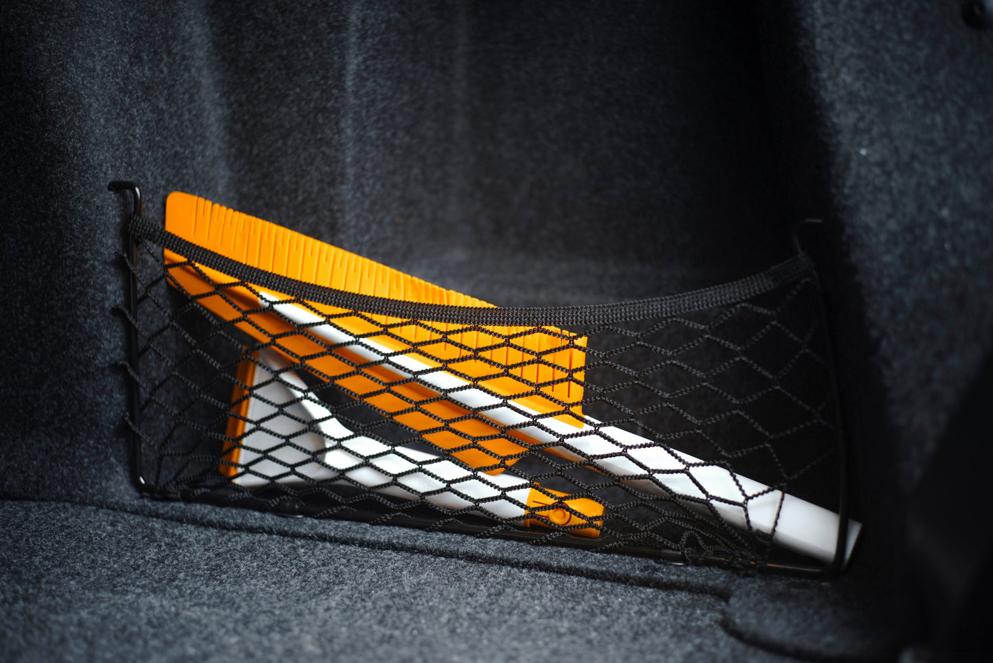 Perie zăpadă cu racletă integrată - Fiskars SnowXpert